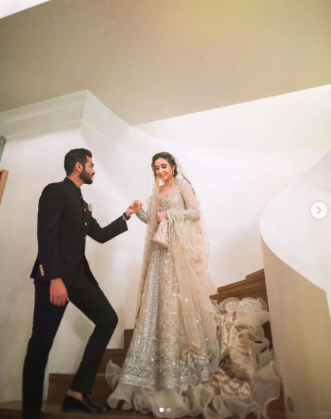 Pakistani Bride and Groom Photo Shoot-Pakistani Wedding Poses | Pakistani  wedding photography, Indian wedding photography, Pakistani bride